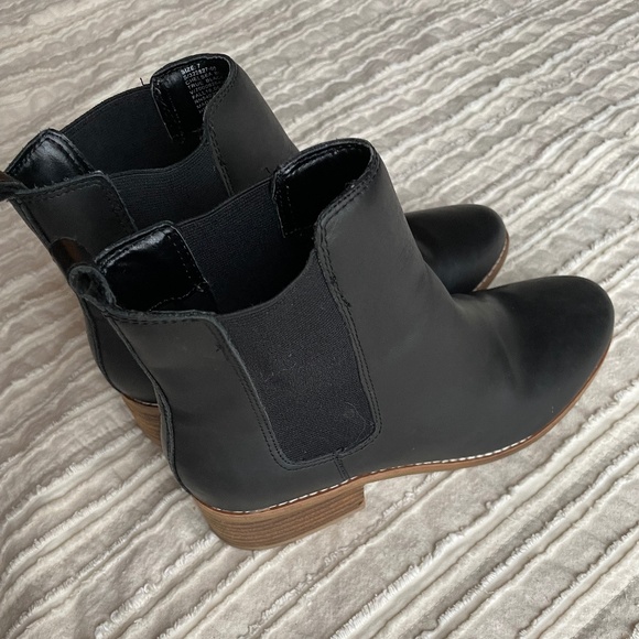 Gap black leather Chelsea boots 7 - Picture 1 of 3